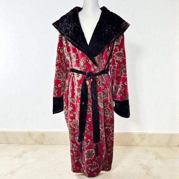 Victoria's Secret Other - VTG Victoria's Secret Gold Label Red Black Paisley Floral Velvet Robe M/L Chunky